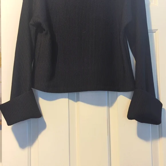 NWT Kenneth Cole black cropped turtleneck. Size M - Picture 8 of 10